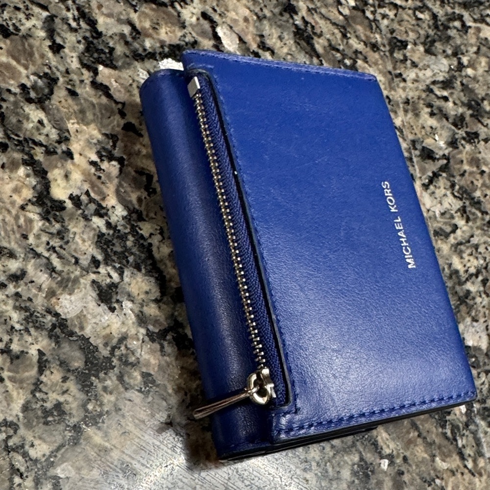 Michael Kors Cece Cobalt Blue Card Wallet with Silver Clasp EUC - Picture 7 of 15
